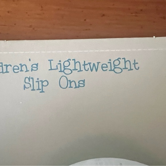 Children’s Lightweight Slip Ons-NEW size 13/1 - Picture 6 of 7